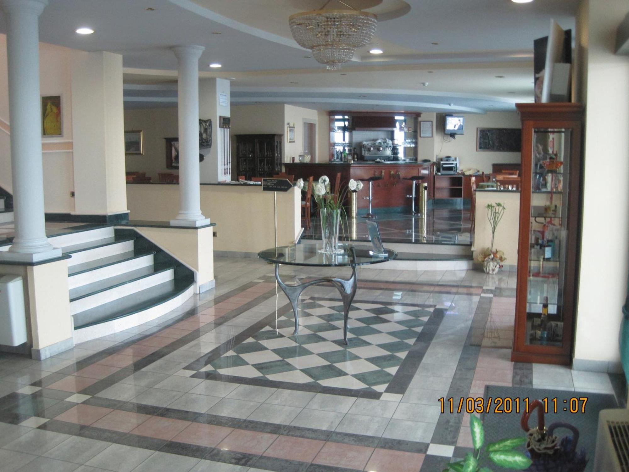 Hotel Malaga Авелино Екстериор снимка