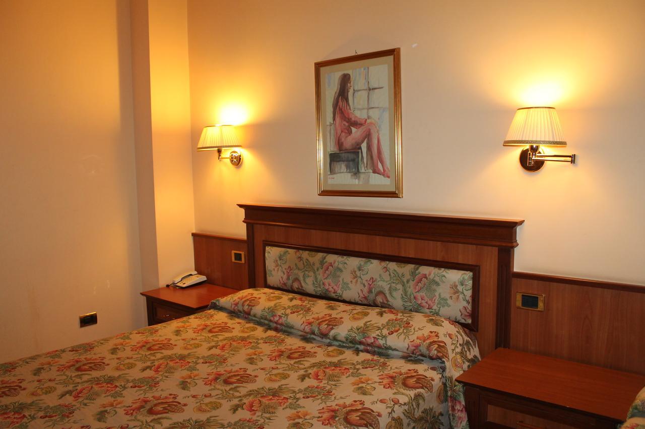 Hotel Malaga Авелино Екстериор снимка